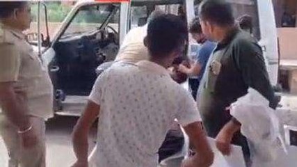 मुरादाबाद: सड़क हादसे में दो बाइक सवार गंभीर रूप से घायल, मची चीख - पुकार