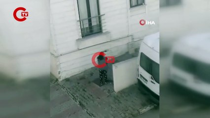 Pendik'te dehşet anları... Gürültüden rahatsız oldu Çocukları bıçakla kovaladı