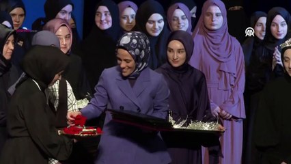 TÜRGEV’den 75 Günde Hafızlık Programı: Esra Albayrak 'hafızlık programını' bitiren öğrencilere taç taktı