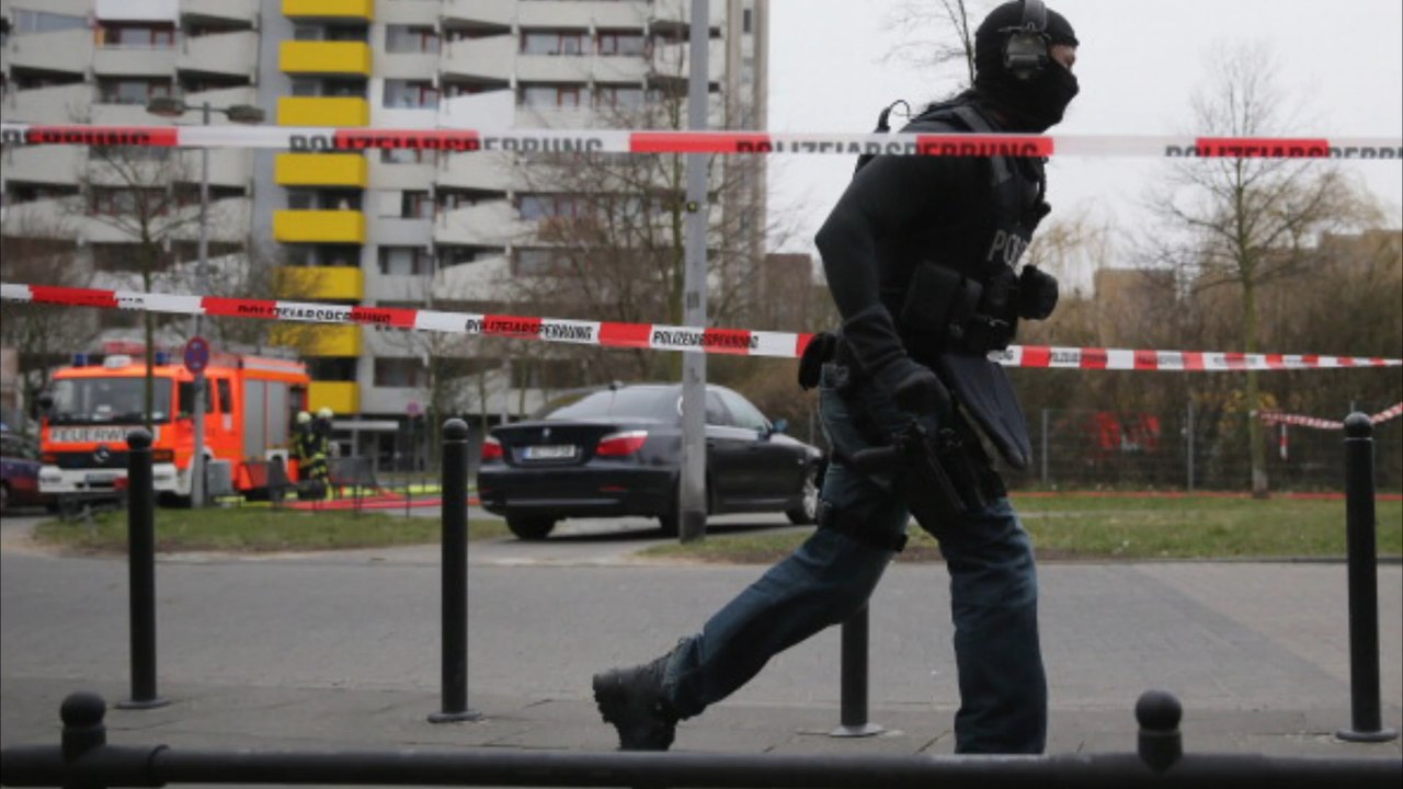SEK-Einsatz wegen Schießübungen auf Balkon