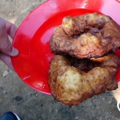 Je teste un beignet Traditionnel en Algérie  (Sfenj)