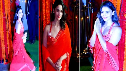 Download Video: Alia Bhatt Shimmery Red साड़ी पहने बिना Ranbir के पहुंचीं Ambani के घर, गणेश उत्सव की बढ़ाई रौनक,