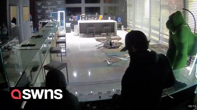 Thieves steal $500k worth of jewellery by using a jammer to bypass security systems