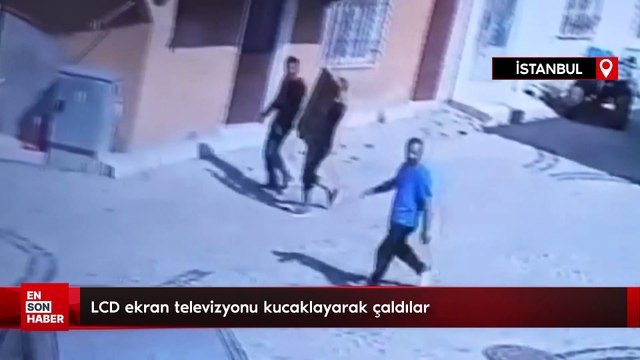Çatalca'da televizyon hırsızlığı kamerada: LCD ekran televizyonu kucaklayarak böyle götürdüler