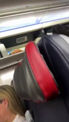 Lite in volo tra passeggeri per i bagagli