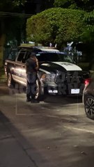 Download Video: #Preliminar Infraganti fueron sorprendidos un par de ladrones de autopartes en la zona de Chapultepec, uno de ellos fue detenido #GuardiaNocturna