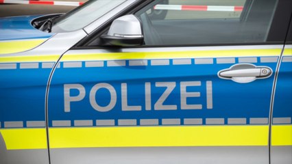 Download Video: Unfall auf Autobahn: Gießkanne führt zu Zusammenstoß von Polizeiwagen