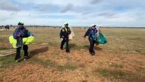 El entrenamiento de los paracaidistas de la base aérea La Virgen del Camino