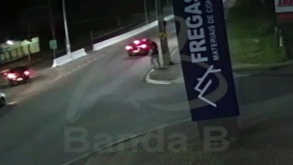 Câmera flagra acidente que matou motociclista após conversão proibida em Piraquara