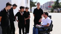 Engelli Öğretmen Aykut Garip, Zorlu Süreçten Sonra Okuluna Döndü