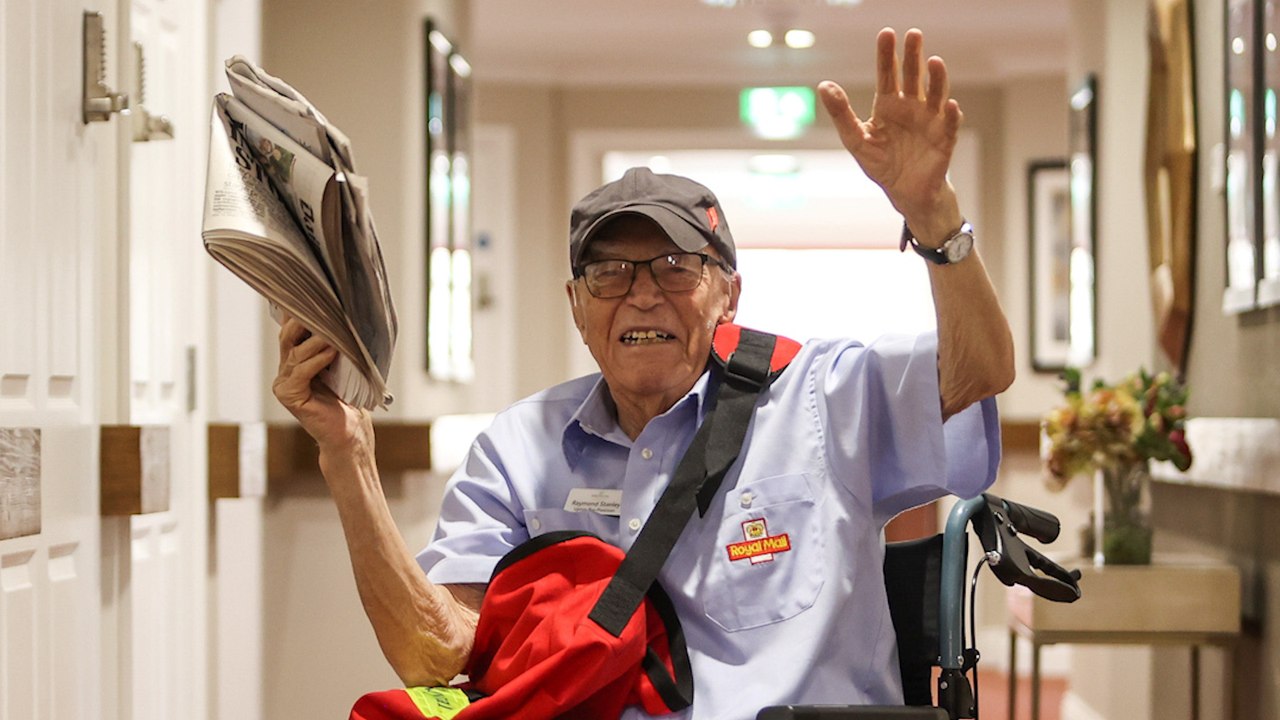 Meet the 93 YEAR OLD Postman!
