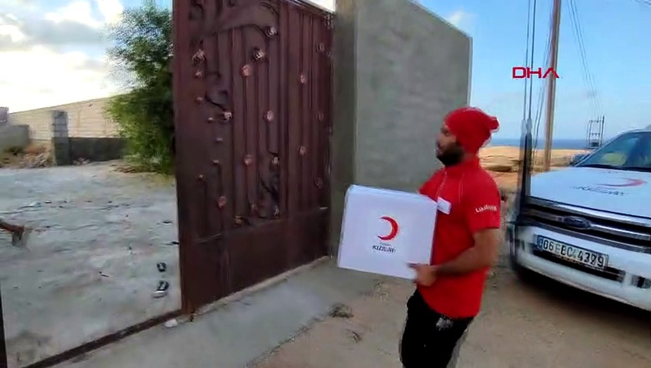 Türk Kızılayı, Libya'nın Derne şehrine 150 ton insani yardım malzemesi gönderdi