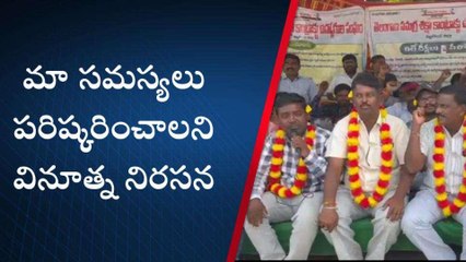 నల్గొండ: చెవిలో పువ్వు పెట్టుకొని నిరసన తెలిపిన సమగ్ర శిక్ష ఉద్యోగులు