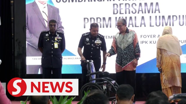 RM150,000 worth of donations were distributed to the needy in the police force