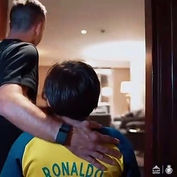 Ronaldo fulfills young fan's dream on the eve of the match in Tehran