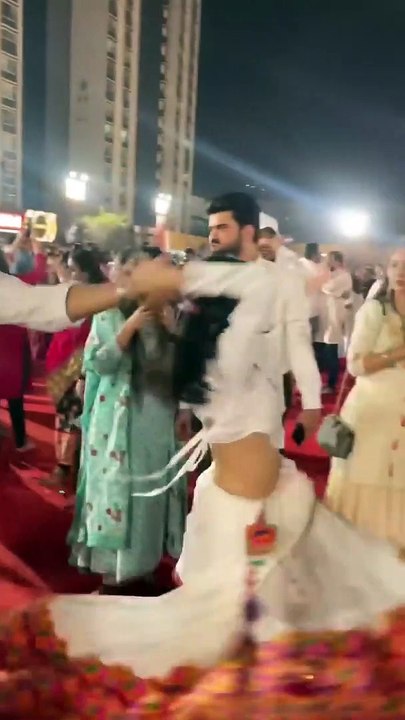 This is my fav garba step ✨ #shorts #navratri #veenions