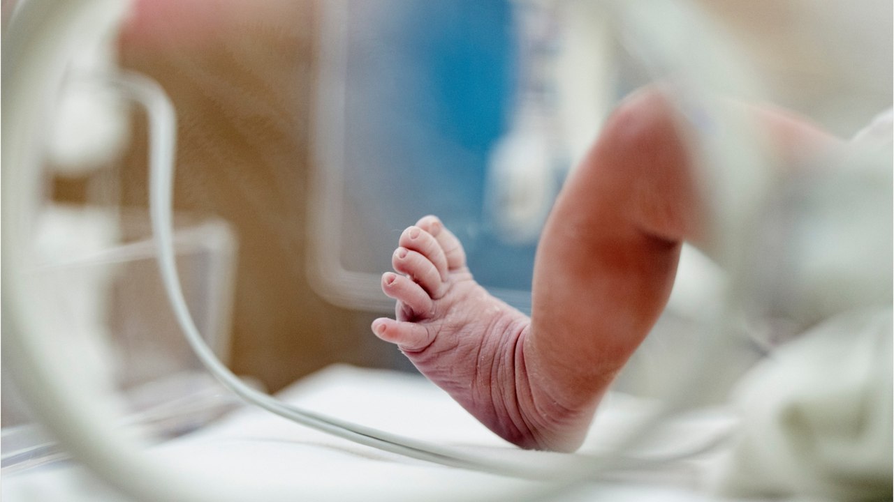 Inde : un bébé naît avec 26 doigts et orteils, la réincarnation "d’une déesse hindoue" d'après sa famille