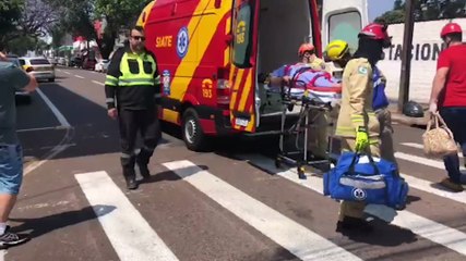 Renault Kwid capota e mulher fica ferida após acidente no Centro