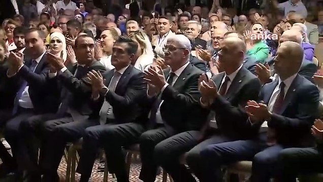 Akşener, Ümit Özlale'yi İzmir Büyükşehir Belediye Başkan Adayı Olarak Açıkladı: İzmir'i Kokudan, Sığınmacıdan Kurtaracak