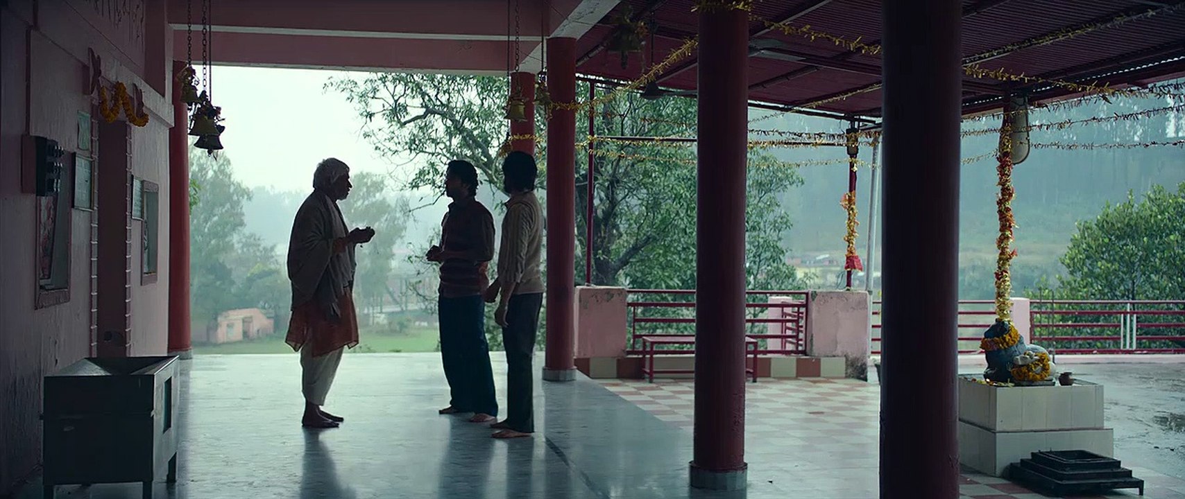 Guns And Gulaabs S01 E02  - 002