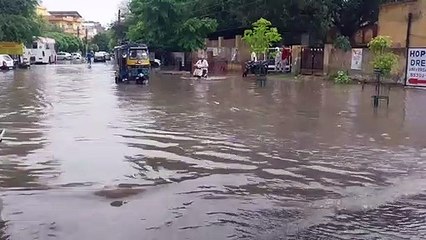 एक घंटे की बरसात से शहर पानी से लबालब