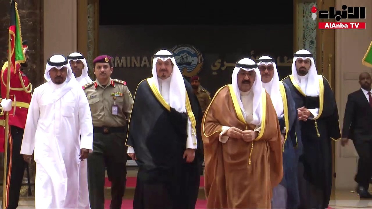 سمو ولي العهد الشيخ مشعل الأحمد لدى مغادرته البلاد متوجهاً إلى جمهورية الصين الشعبية الصديقة
