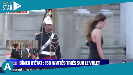 Dîner en l'honneur de Charles III à Versailles  une invitée avec un chewing gum, en mode caprice,