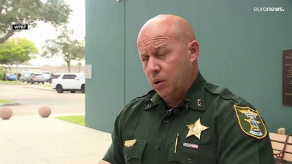 شاهد: أفعى مجلجلة تلدغ موظفة توصيل طلبات تابعة لأمازون أثناء تسليمها طردًا في فلوريدا