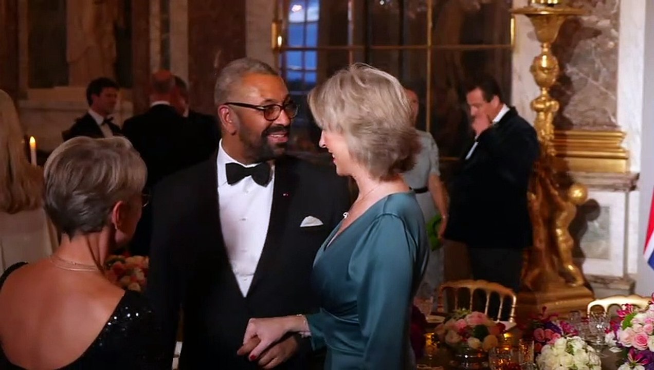 Guests arrive as King and Queen treated to state banquet