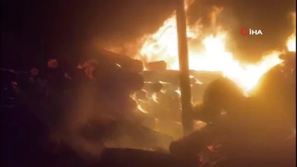 Erzincan Keresteciler Sitesinde Tomrukların Bulunduğu Arsada Yangın Çıktı