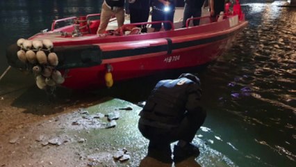 돌풍에 한강유람선 마포대교와 충돌...16명 부상 / YTN