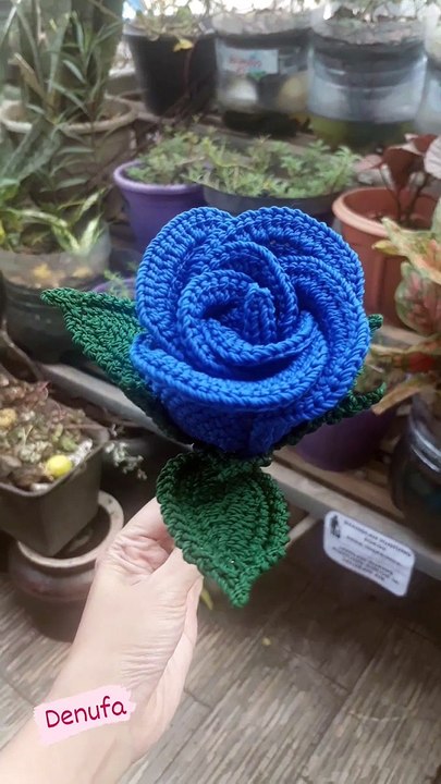 Bunga Mawar Biru Rajut