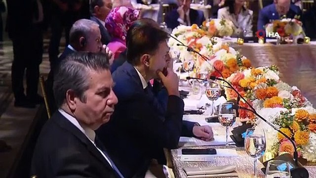 Cumhurbaşkanı Erdoğan: (Orta vadeli program) Ekonomik büyümeden taviz vermeden maliye ve gelir politikalarının araçlarını uygulayarak enflasyonu...