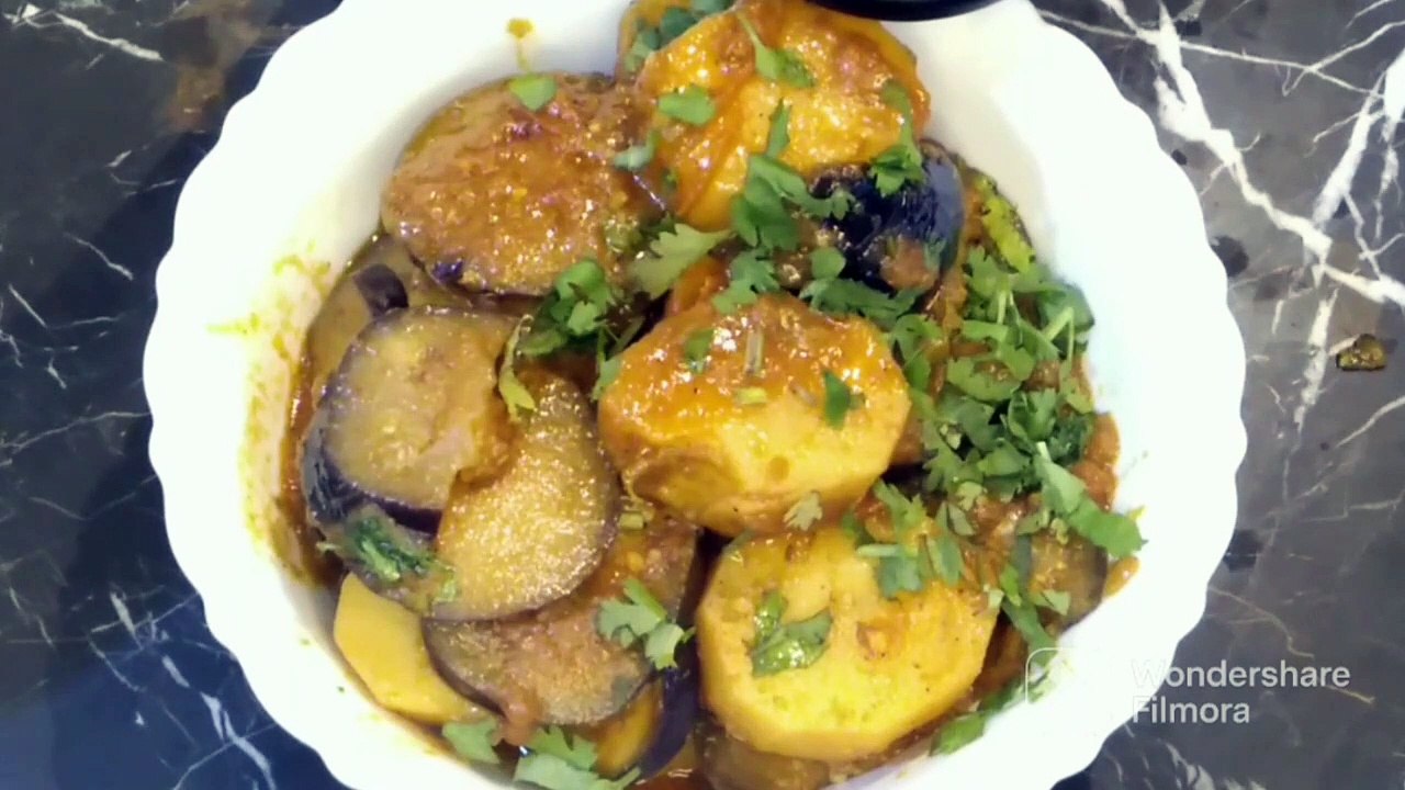 Masala Aloo baingan recipe. how to cook aloo baingan. Masala Food.