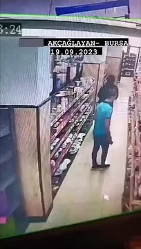 Bulun bu sapığı! Market çalışanı müşterinin etek altı fotoğrafını çekti