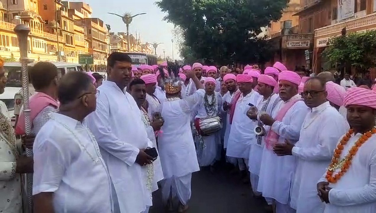 साकार हुई परंपरा : धूमधाम से निकाली जा रही हेड़...