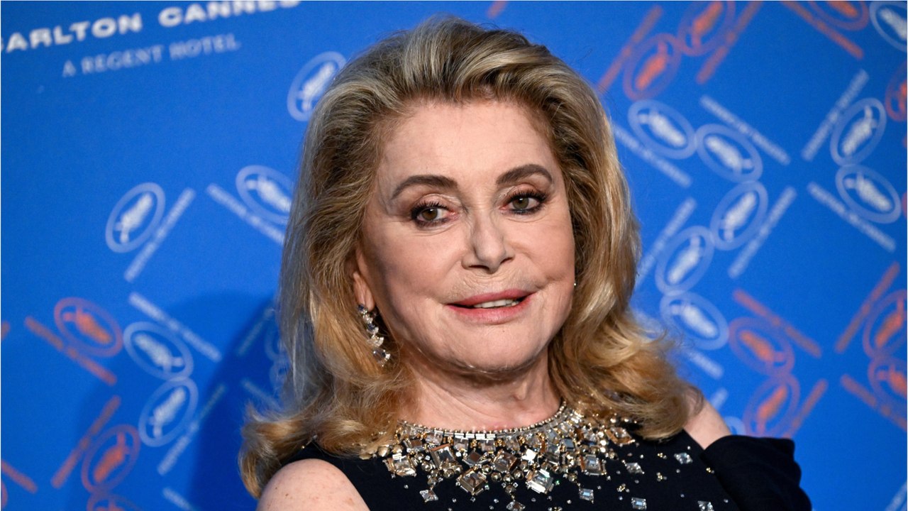 GALA VIDEO - “Un monde effarant” : pourquoi Catherine Deneuve se tient “éloignée” des réseaux sociaux
