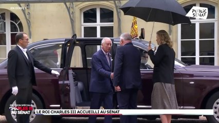 Le roi Charles III est accueilli au Sénat