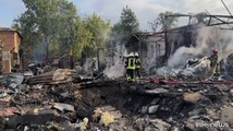 Numerose esplosioni a Kiev, pompieri al lavoro tra le macerie