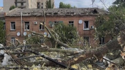 Numerose esplosioni a Kiev, pompieri al lavoro tra le macerie