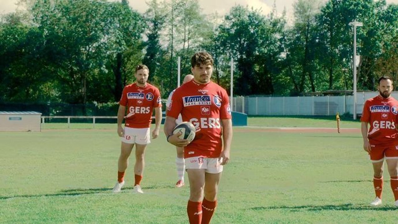 Premières danses : Antoine Dupont, des copains et un ballon