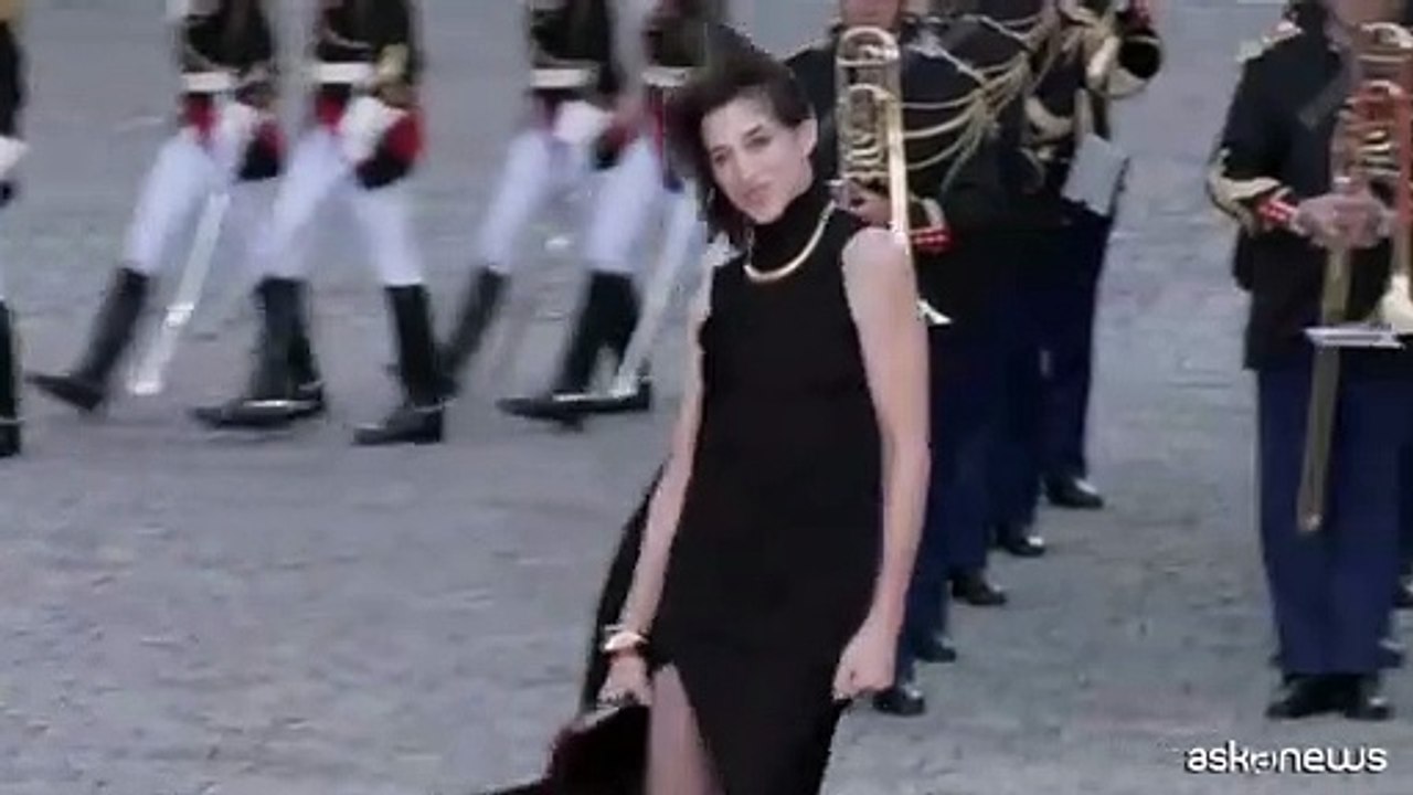 Mick Jagger, Charlotte Gainsbourg e Hugh Grant a cena con re Carlo