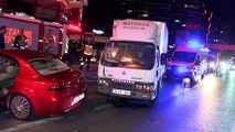 Bakırköy'de Kaza: Otomobil Kamyonete ve Elektrik Direğine Çarptı
