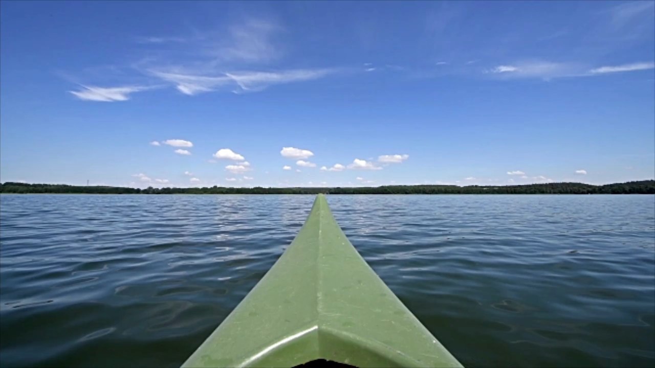 Überlebenskampf auf see: kajakfahrer überlebt neun stunden auf hoher see
