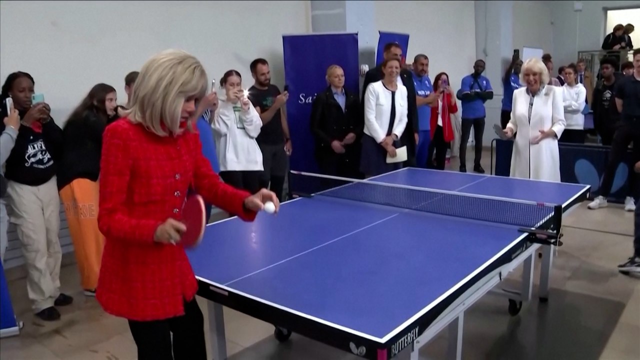 Visite de Charles III : la reine Camilla et Brigitte Macron s'affrontent au ping-pong à Saint-Denis