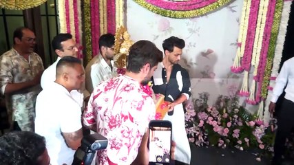 Salman Khan visits sister Arpita's house for visarjan