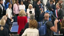 Match a ping pong tra Brigitte Macron e la regina consorte Camilla