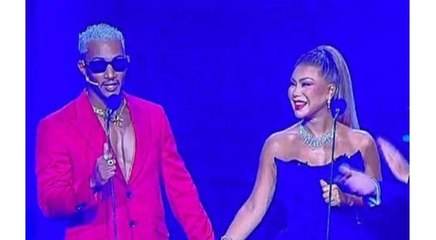 فيديو لحظة الصلح بين نوال الزغبي ومحمد رمضان بالقبلات والأحضان