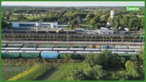 Des trains remplis de céréales ukrainiennes attendent à la frontière polonaise