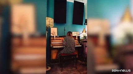 Federica Abbate ci mette la faccia, esce "Canzoni per gli altri"